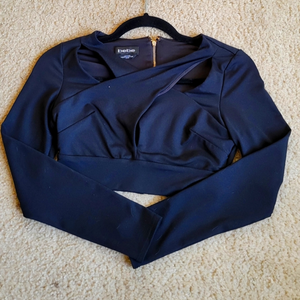 Modern Elegance: Bebe Size xSmall Black Cross-Front Crop Top